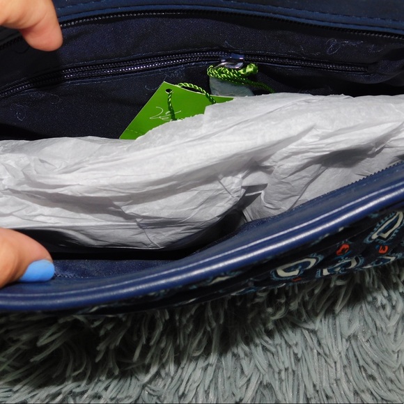 Vera Bradley crossbody bag✨ - Picture 3 of 7